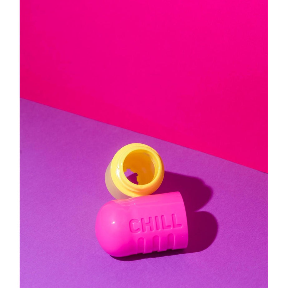 FuzzYard Brinquedo Interativo para Roer com Dispensador de Snacks – Chill Pill