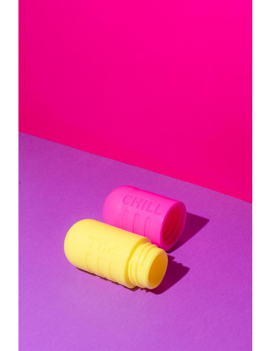 FuzzYard Brinquedo Interativo para Roer com Dispensador de Snacks – Chill Pill