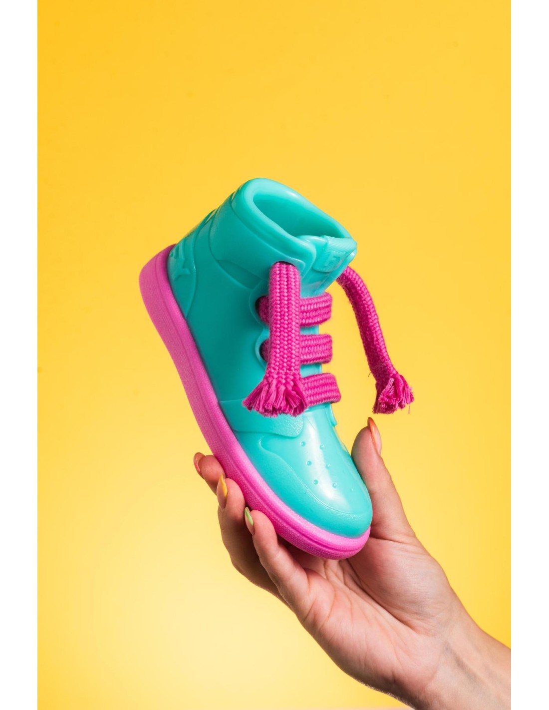 FuzzYard Brinquedo Interativo para Roer com Dispensador de Snacks – Fresh Kicks n' Licks