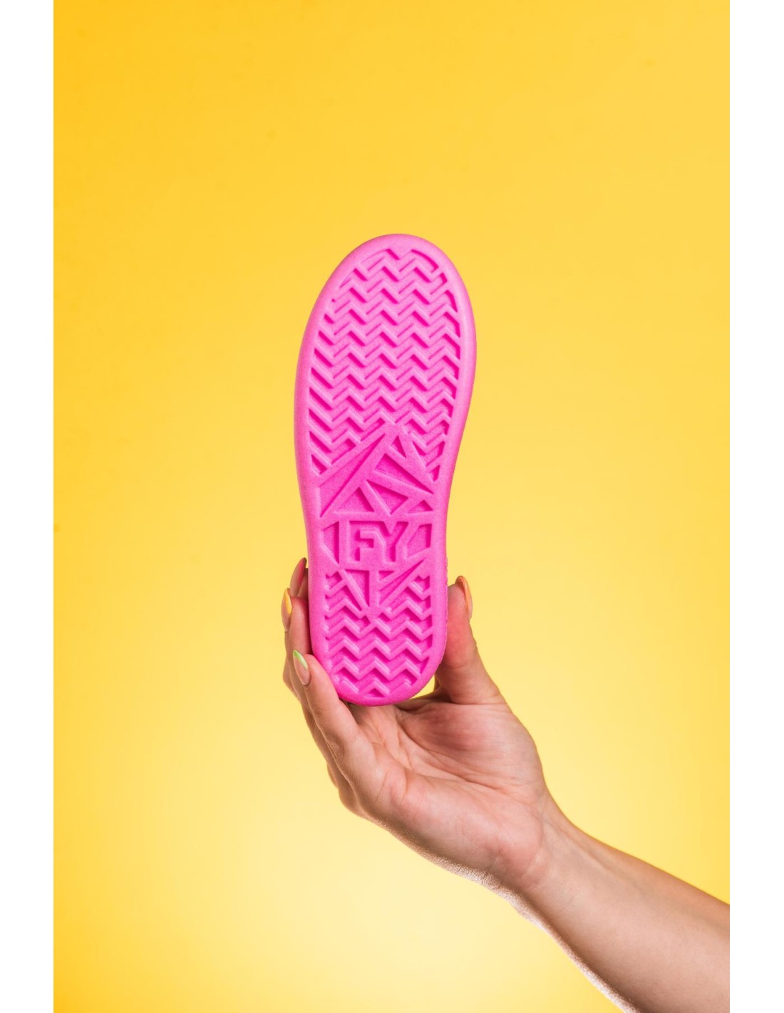 FuzzYard Brinquedo Interativo para Roer com Dispensador de Snacks – Fresh Kicks n' Licks